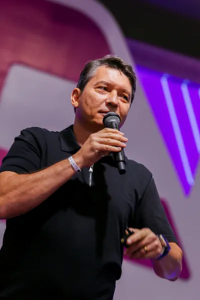 Foto do Fernando Godoy palestrando