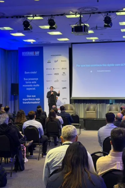 Foto do Fernando Godoy palestrando